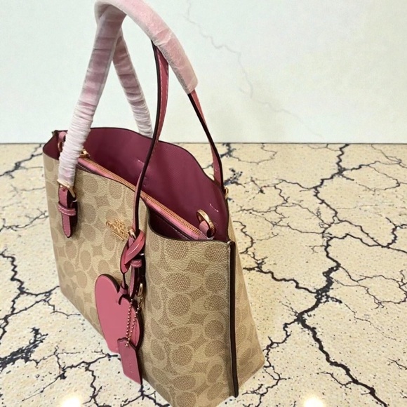 ✨Coach Pink Signature Canvas Crossbody Tote - Picture 7 of 9